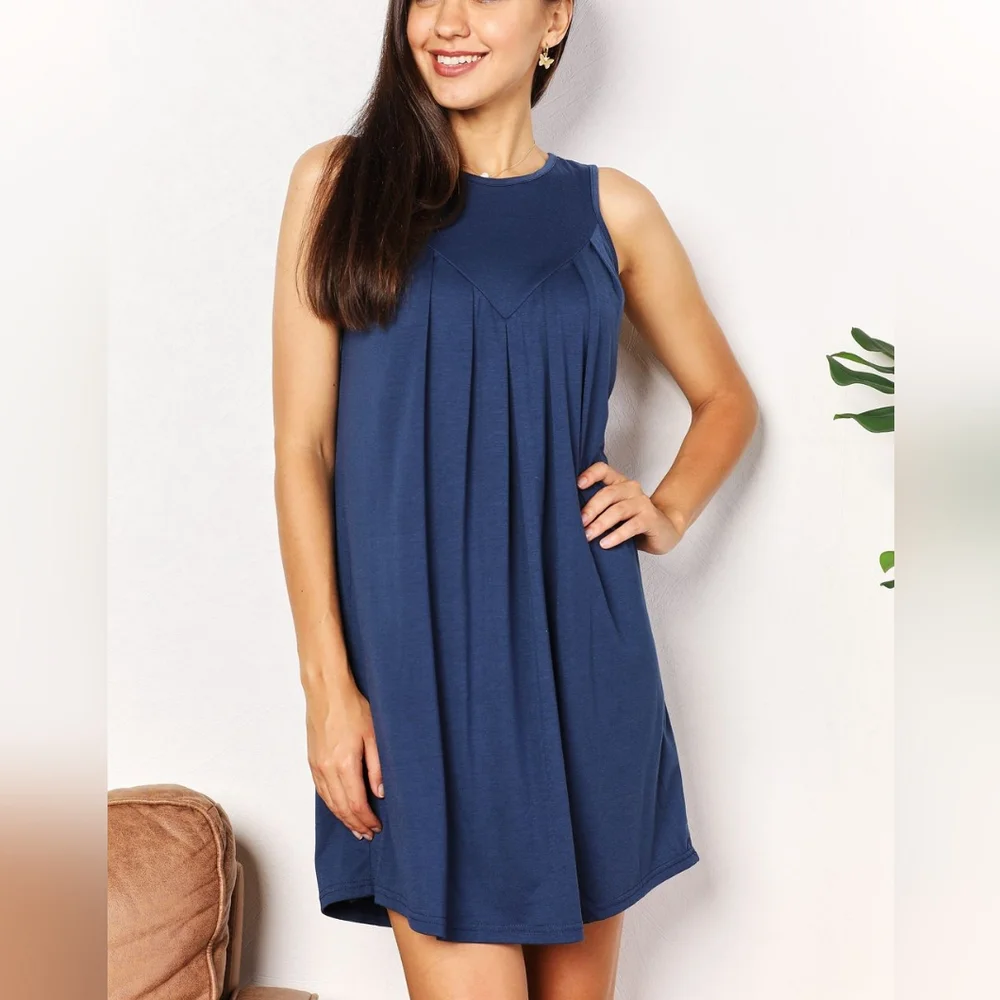 Chic Sleeveless Mini Dress with Round Neck - Picture 8 of 10